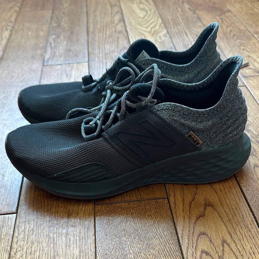New Balance Men's ROAV Black Running Shoes
